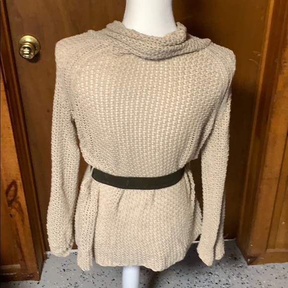 De Rigueur Crochet Belted Sweater - Picture 4 of 4